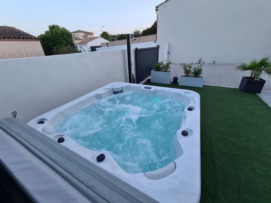 Magnifique Villa Avec Jacuzzi En Option Villeneuve-les-Maguelonne Exterior photo